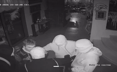 Alberto Filippi, l'ex senatore rapinato in casa: "Pugni e pistola in faccia", immagini choc