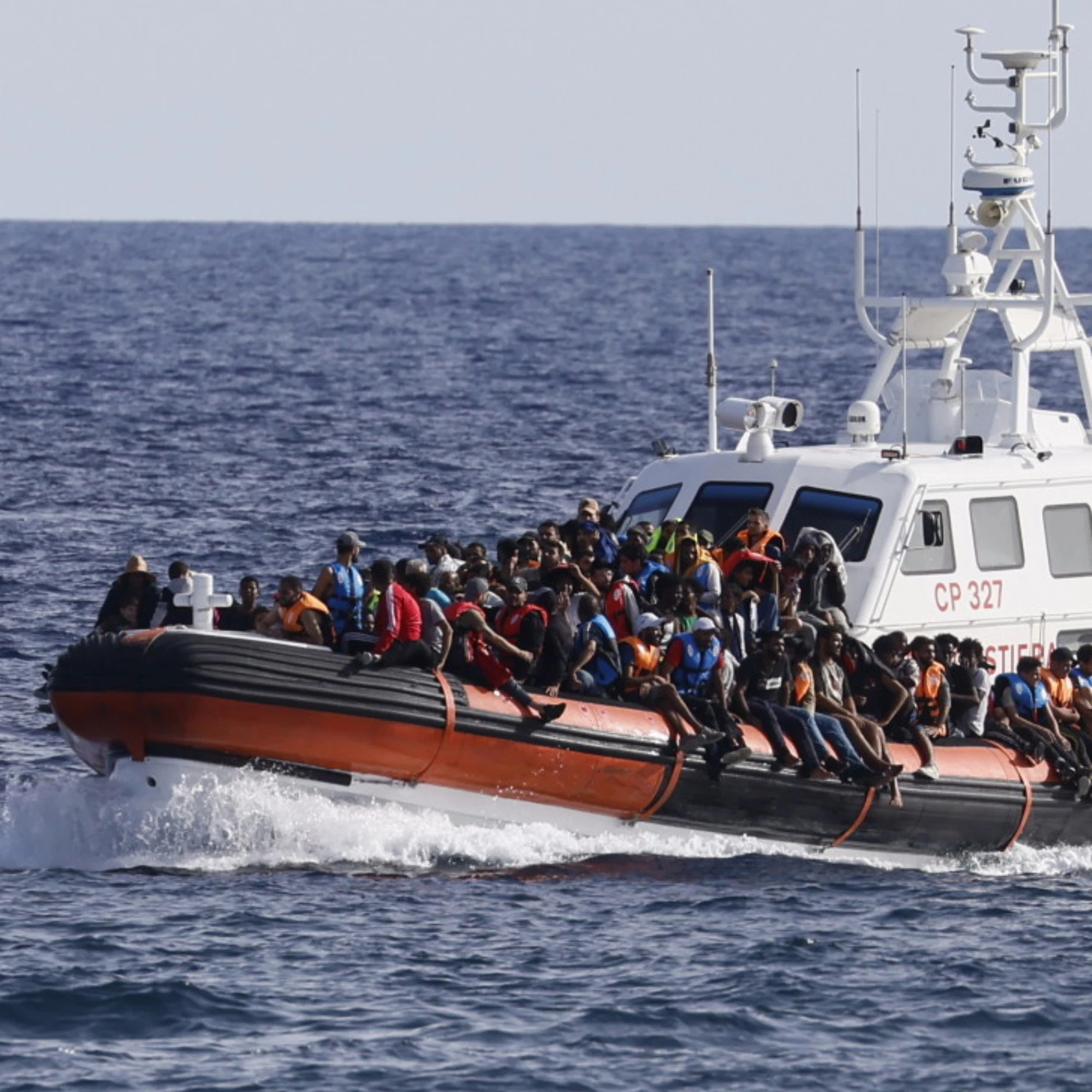 Giù gli sbarchi, su i rimpatri: l'Italia ha risparmiato mezzo miliardo