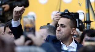 Luigi Di Maio e il "Fatto" lanciano Paola Taverna leader del M5s