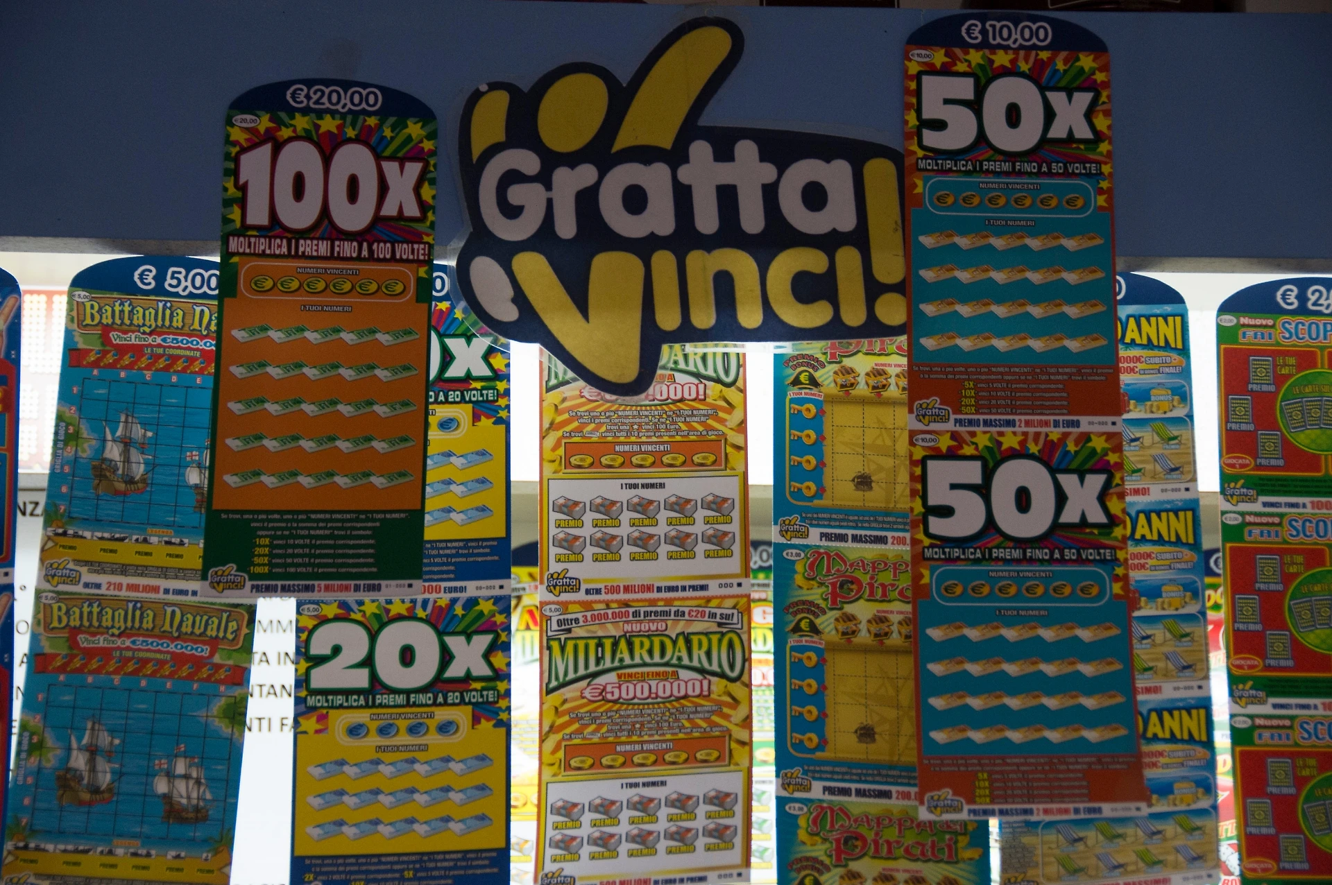 Gratta e vinci, trova un biglietto nella spazzatura: ecco quanto vince, vita ribaltata