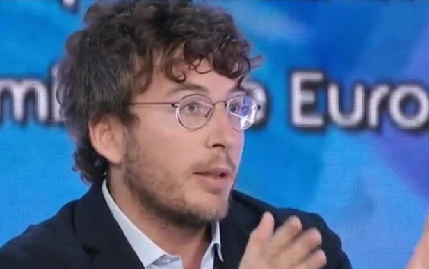 Diego Fusaro contro il taglio parlamentari: "Se lo fanno per i costi la dittatura è il governo che costa meno"