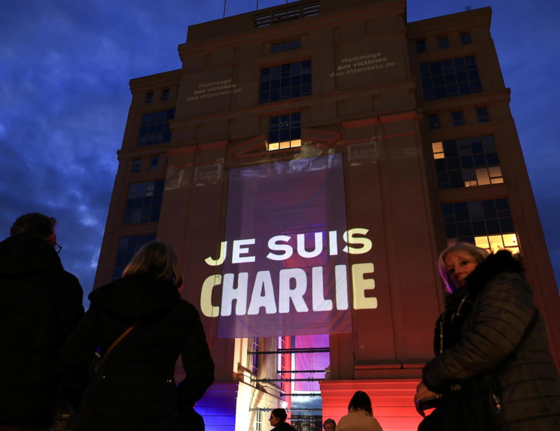 Già 10 anni fa eravamo tutti Charlie, ma quella rivista è ancora un bunker