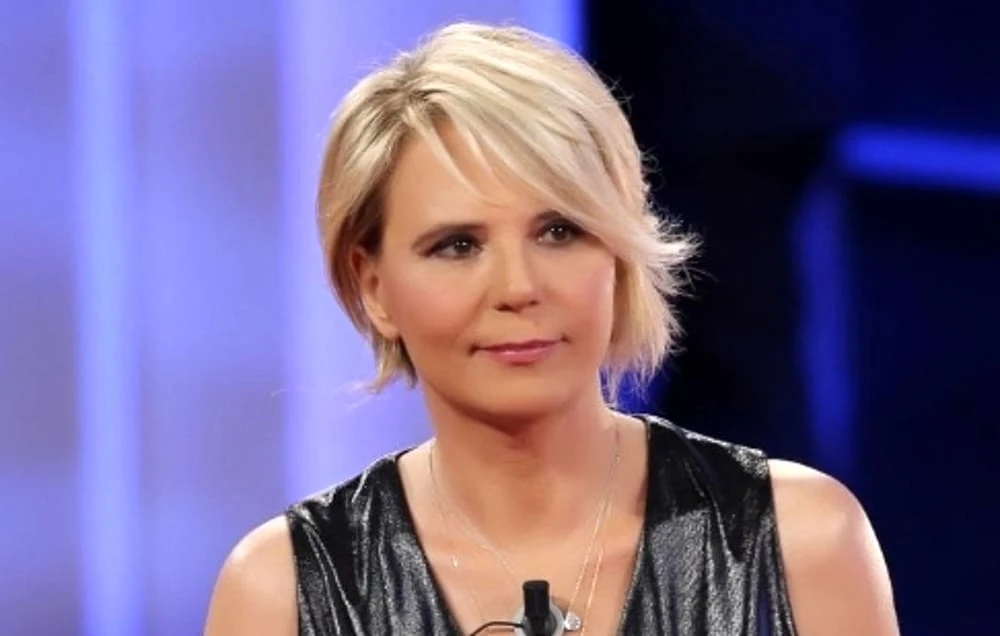 Uomini e Donne, il triangolo dietro le quinte tra Diana, Luca e Simone: il sospetto di Maria De Filippi