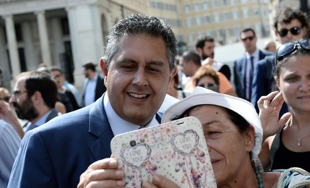 Giovanni Toti brutalizza Forza Italia: "Un partito che organizza delle convention"
