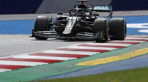 Red Bull, altra bomba su Lewis Hamilton: "Attenzione a come si muove l'ala". Ma i commissari... ombre in F1