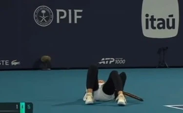 Katerina Siniakova, dramma in campo a Miami: perde, piange, scappa