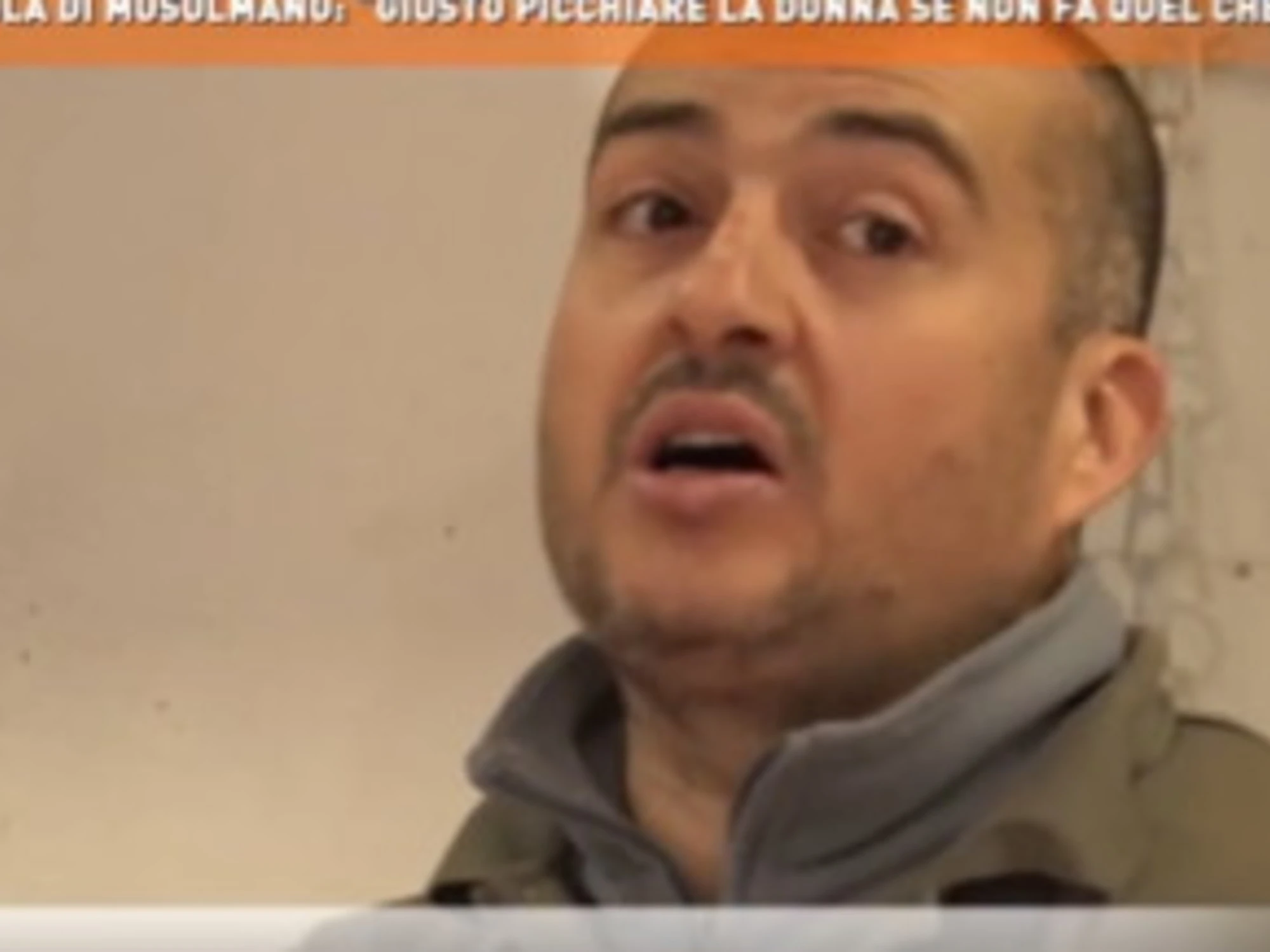 Dritto e Rovescio, video-choc dell'islamico: "Intervenga la polizia", Del Debbio ferma tutto
