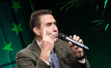 Vannacci, dopo lo strappo il generale diventerà l'idolo della sinistra