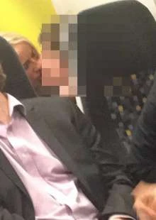 La professoressa dello scandalo: raptus erotico sull'autobus, s'arrampica sulle gambe del ragazzino. Foto-tabù