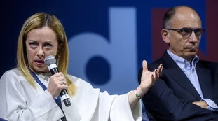 Giorgia Meloni asfalta Enrico Letta e compagni: "Il Carrozzone, direzione..."