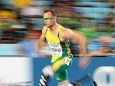 Pistorius sarà processato per omicidio premeditato. Atleta in lacrime in aula