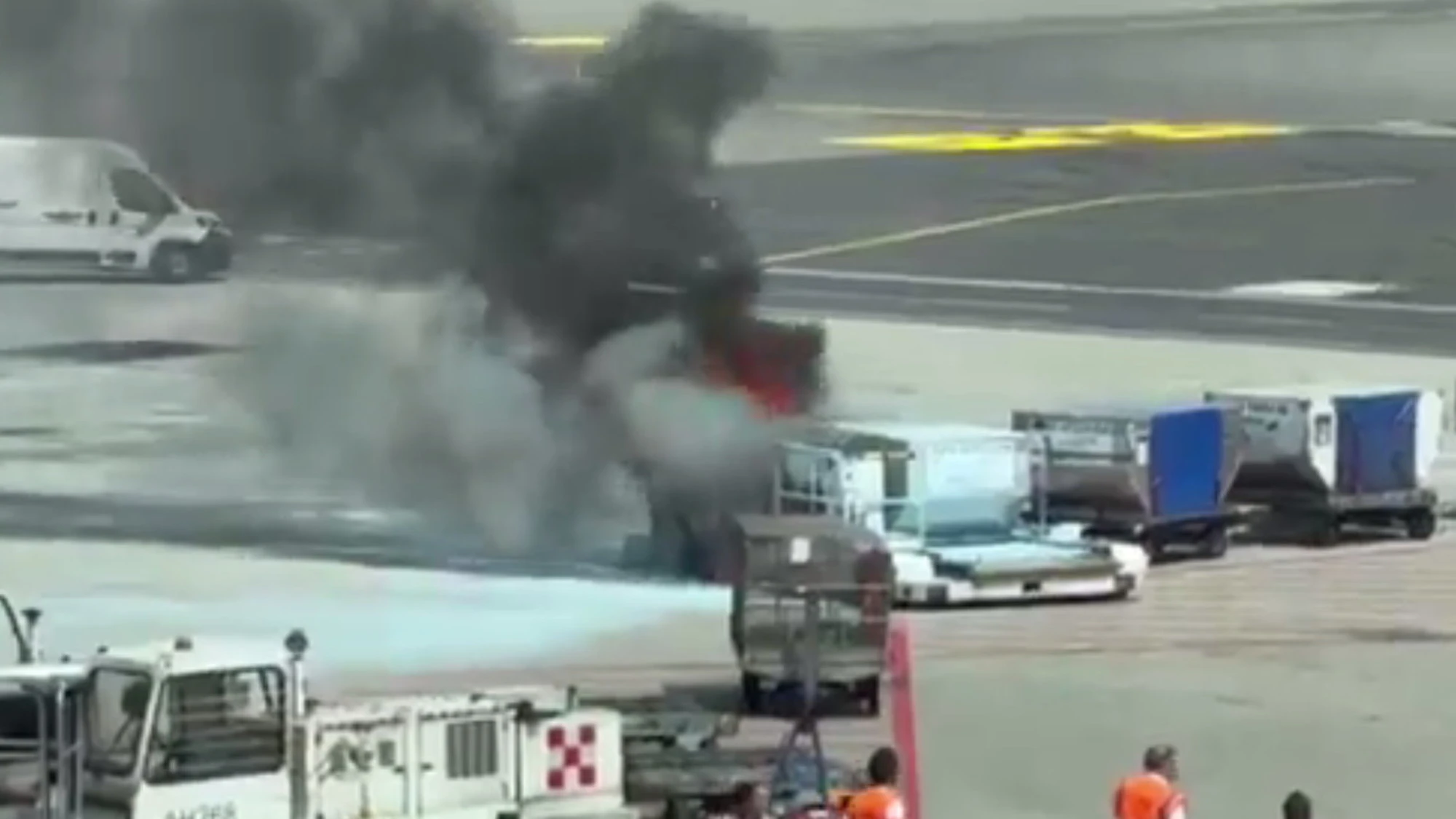 Malpensa, container con bagagli da stiva a fuoco: cosa c'è dietro