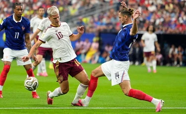 Mondiali 2026, la Spagna batte la Francia 2 a 0 e vola in finale