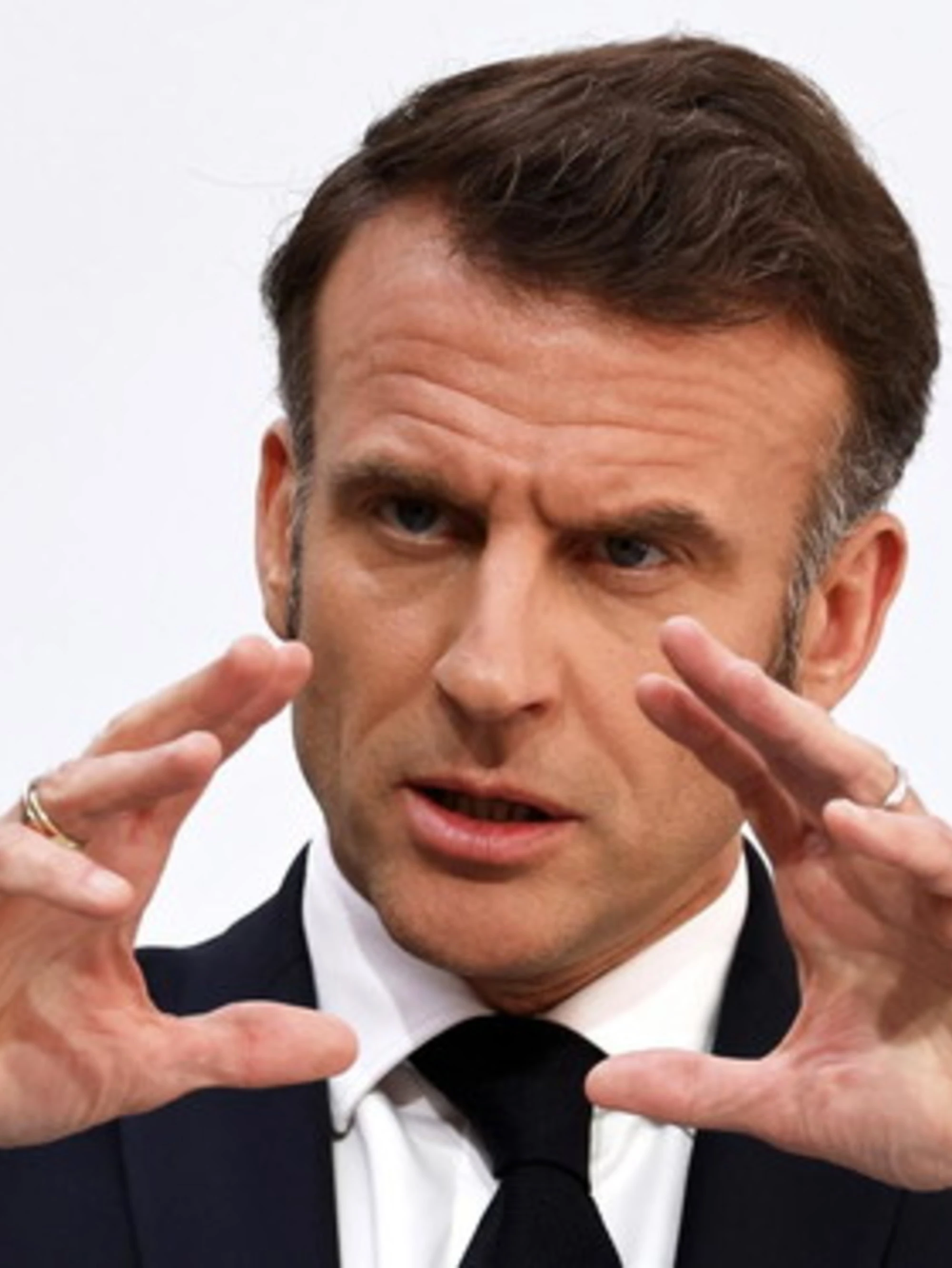 Le Pen condannata, Macron getta la maschera: "I magistrati vanno protetti"