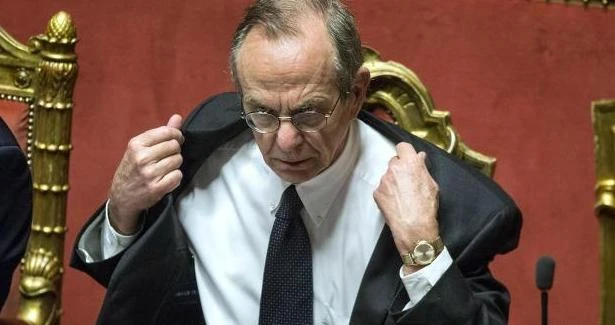 Governo, Padoan: "Serve rigore per avere i conti in regola"