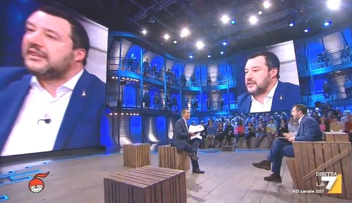 Matteo Salvini manda in pensione Giovanni Floris a DiMartedì: "A La7 giornalisti giovani". "Mi minaccia?"