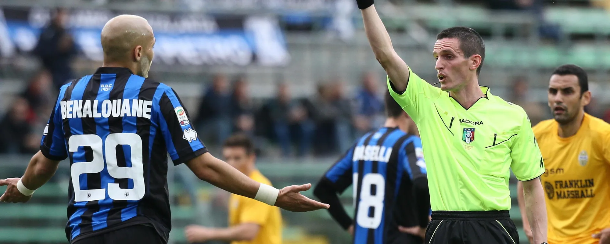 Leggi l'articolo: "La manina della signora delle pulizie non bussa più?": la bomba dell'arbitro Minelli, altra bufera