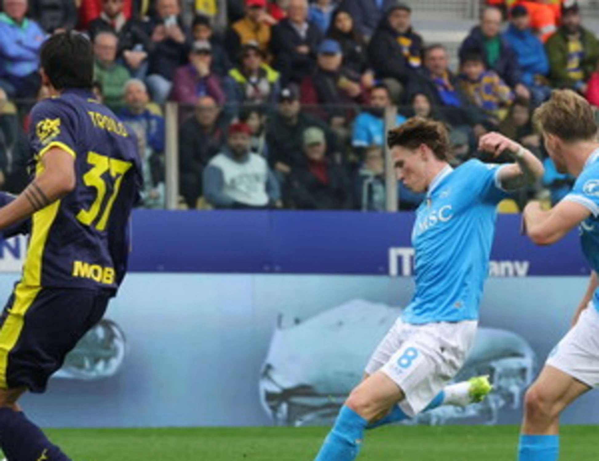 Serie A, McTominay replica a Strefezza, Parma-Napoli 1-1