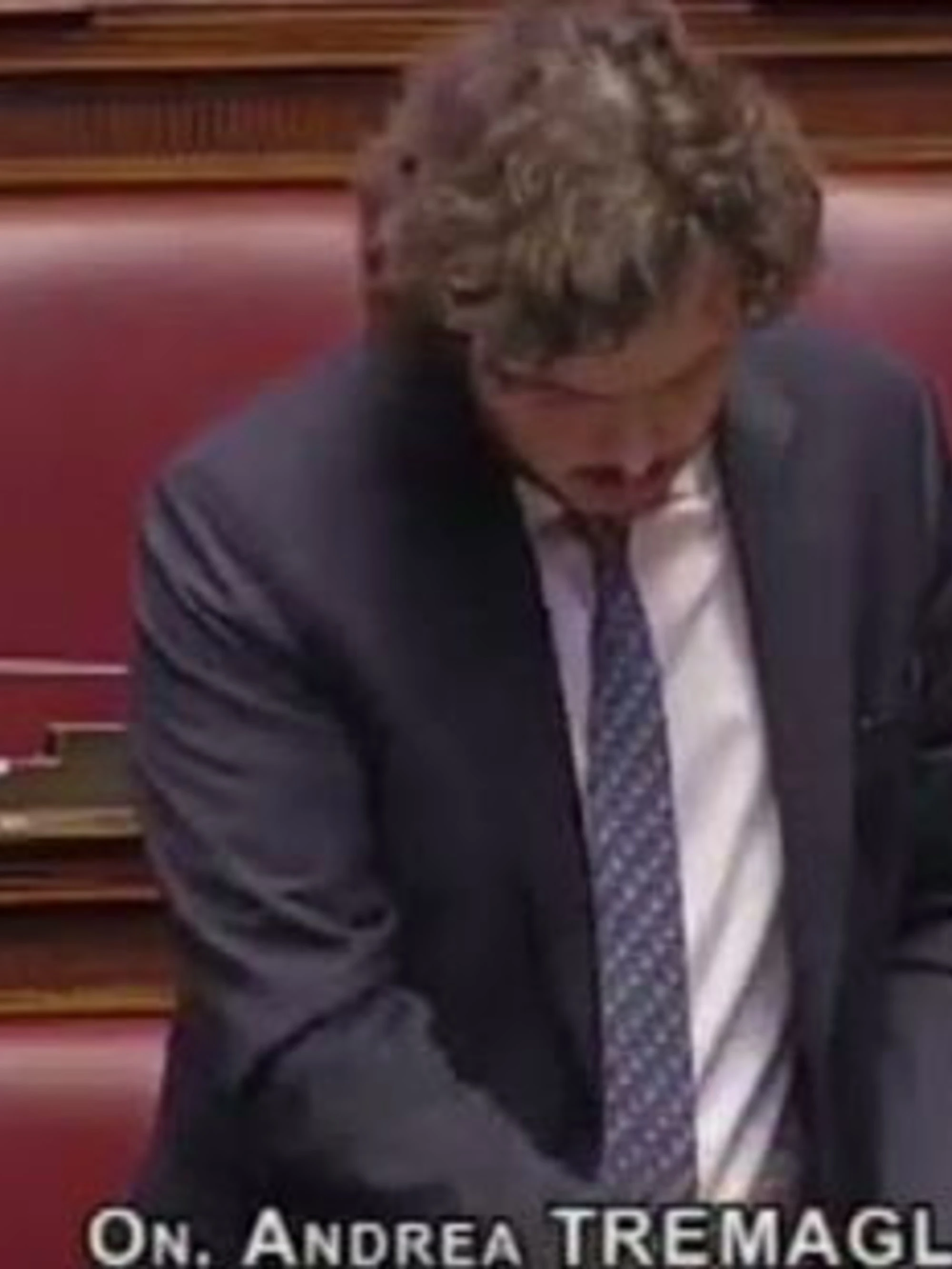 Contro Meloni il Pd arruola pure Mirko Tremaglia. Ma fa una figuraccia