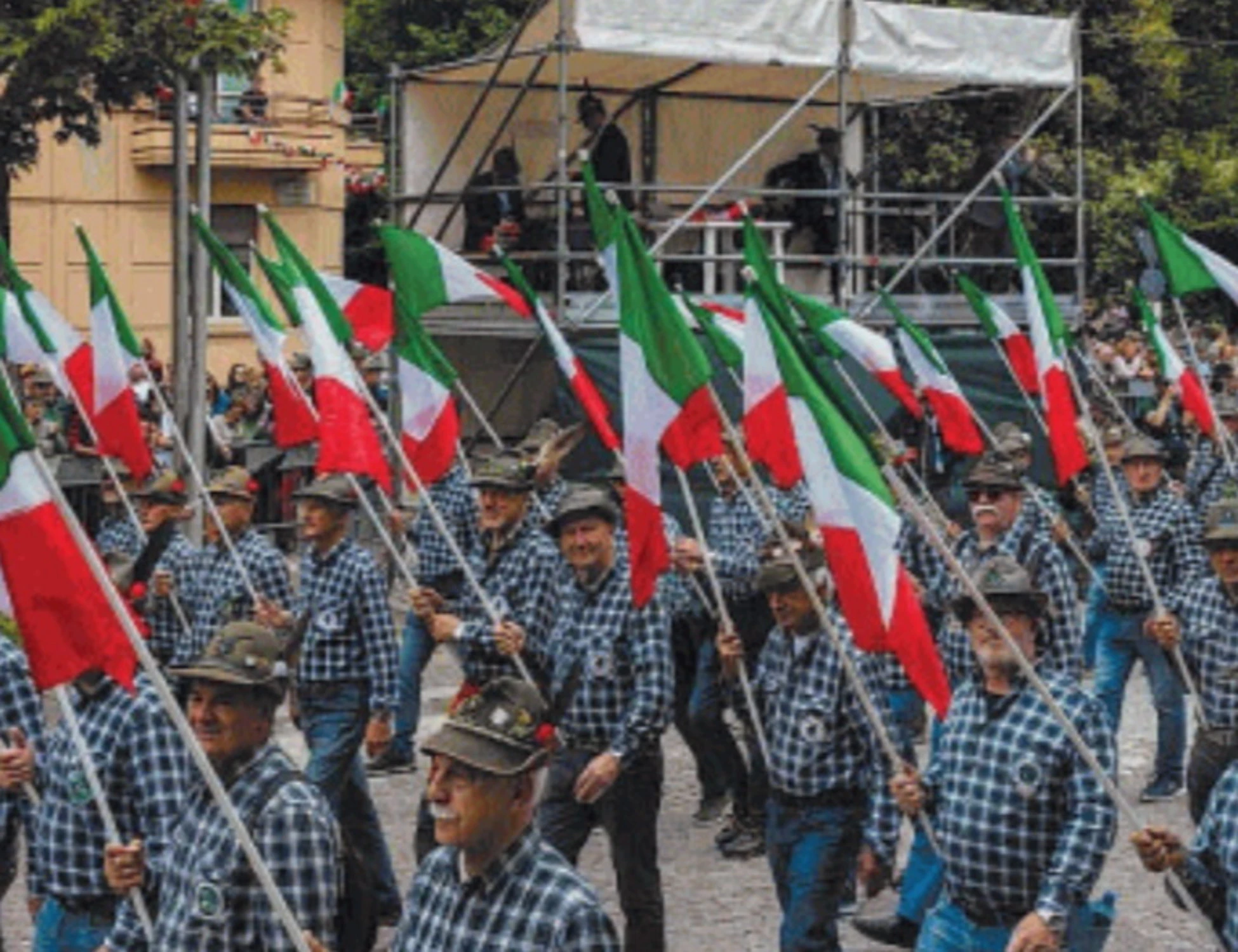Sergio Mattarella stronca il Pd: "Gli Alpini? Un esempio"