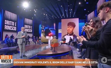 Dritto e Rovescio, Del Debbio asfalta il teppista: "Tu che c*** ne sai?"