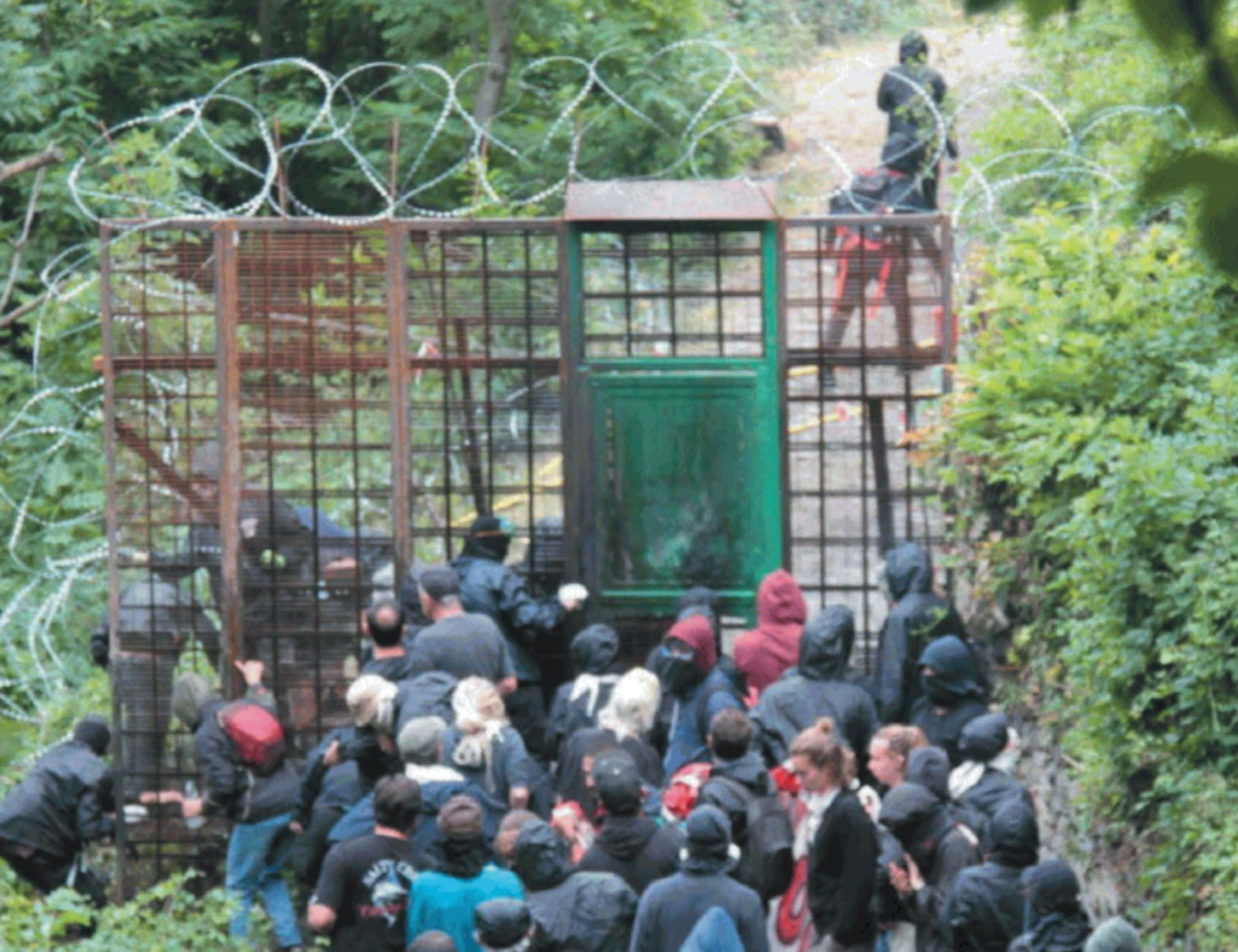 Torino, la Polizia accusa il Pd: "Coprono i violenti"
