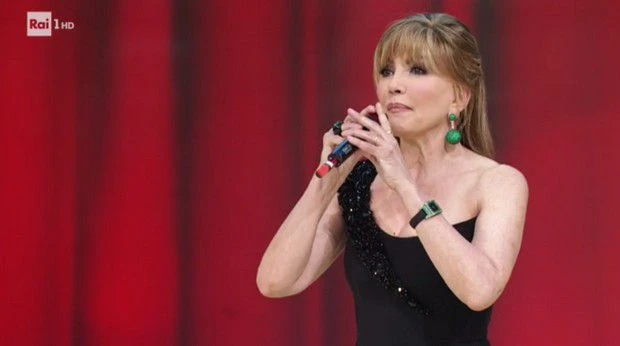 Ballando con le Stelle, Milly Carlucci e il sanguinoso "due di picche" da Gabriel Garko: quella voce, in Rai