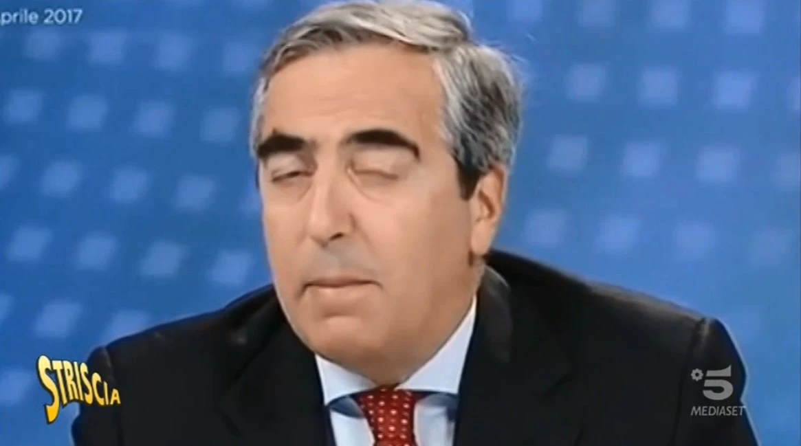 Striscia la Notizia, Maurizio Gasparri deve fare gli scongiuri? "Ecco a chi assomiglia", aiuto