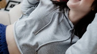 Cosenza, la studentessa "oscena"? Come la riduce la vicepreside: la foto che fa il giro d'Italia