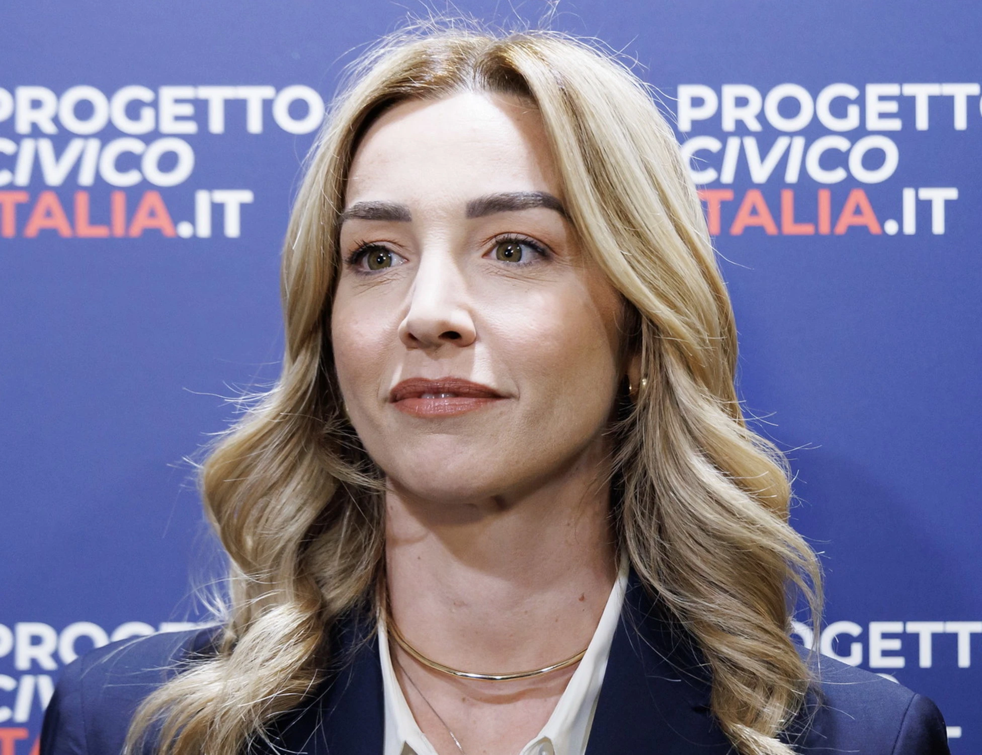 Selvaggia Lucarelli contro Silvia Salis: "Come un'hostess anni '60". Se a insultare è lei, non è sessismo