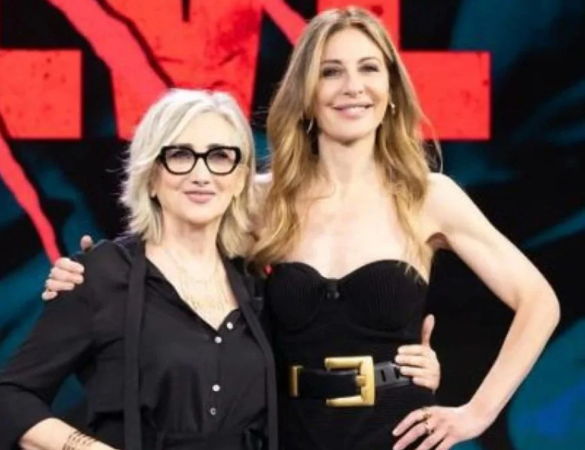 Belve, Lunetta Savino sconvolge Fagnani: "Una cosa a tre"