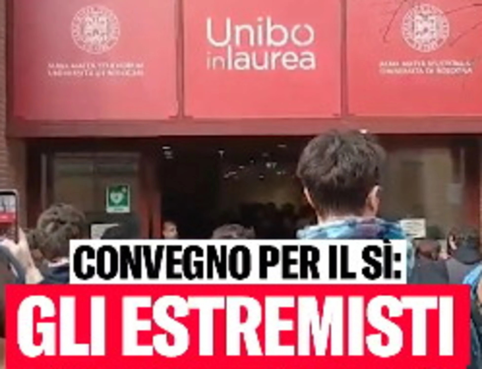 Referendum, vergogna a Bologna: i collettivi tentano di bloccare il convegno per il "Sì"