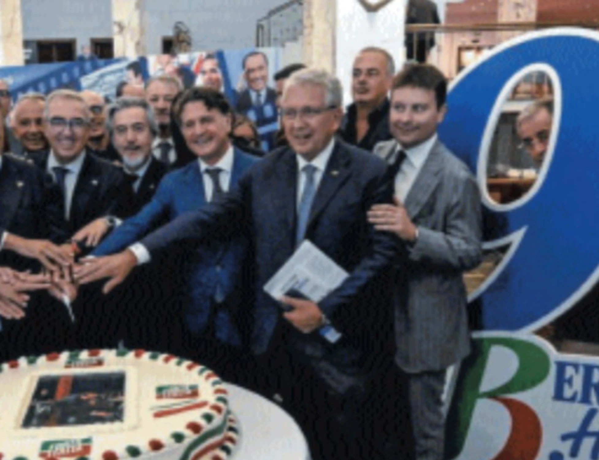 Napoli, Bruxelles e Villa Certosa: la festa tra partito e famiglia per i novant'anni di Silvio
