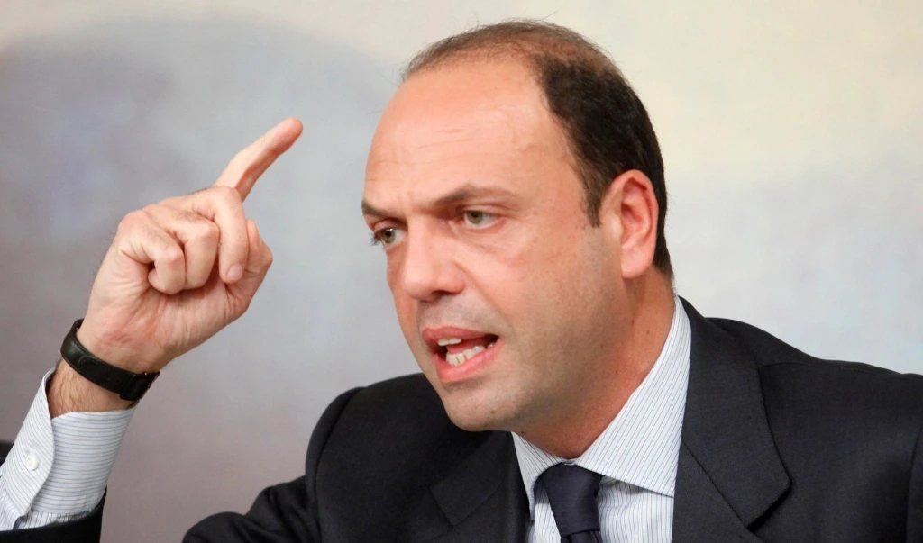 AZZURRI DIVISIAlfano: "Pronto a esserediversamente berlusconiano"Si sfila anche lui fa Forza Italia?