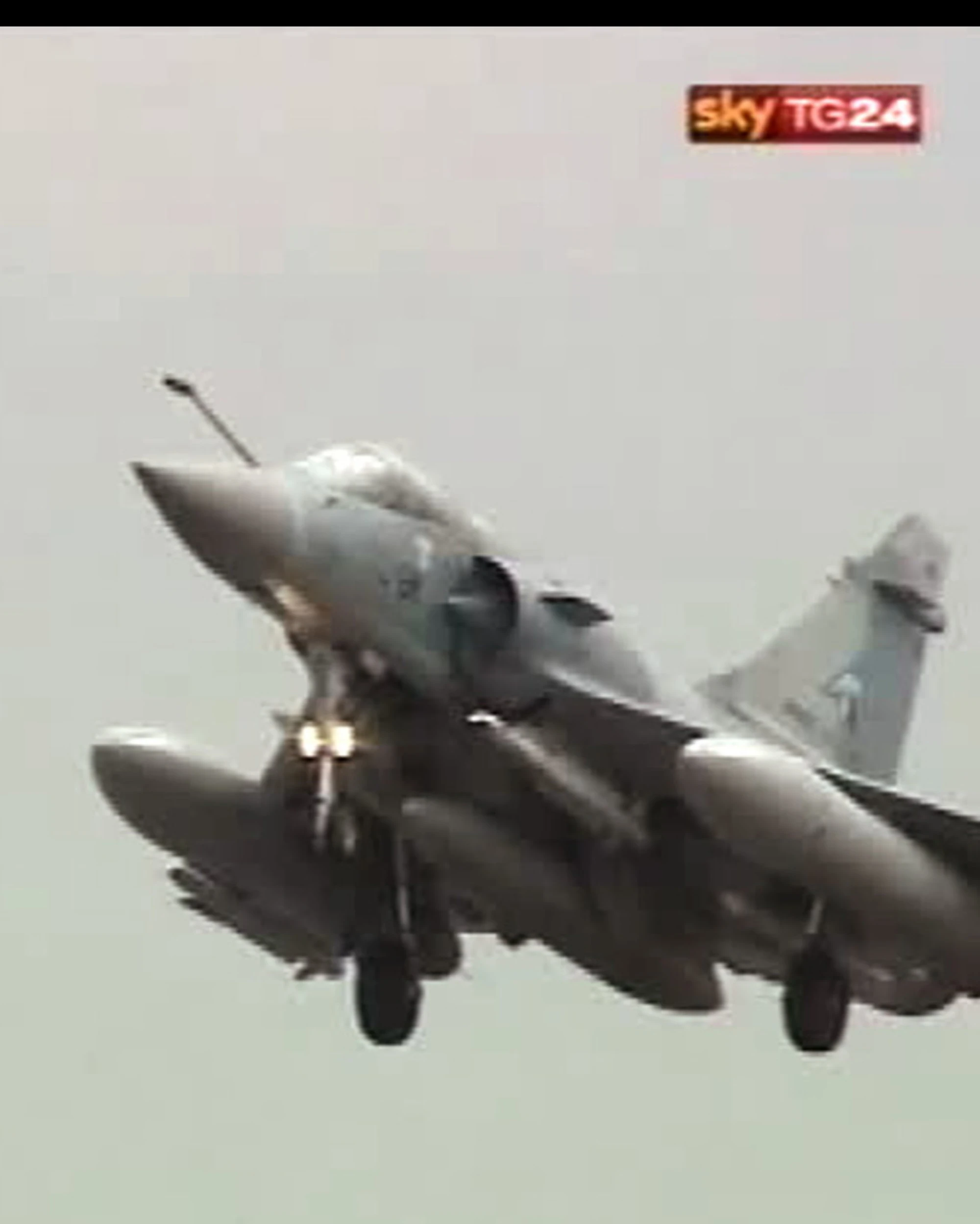 La Polonia schiera 40mila soldati sul confine, la Francia manda i caccia: venti di guerra con la Russia