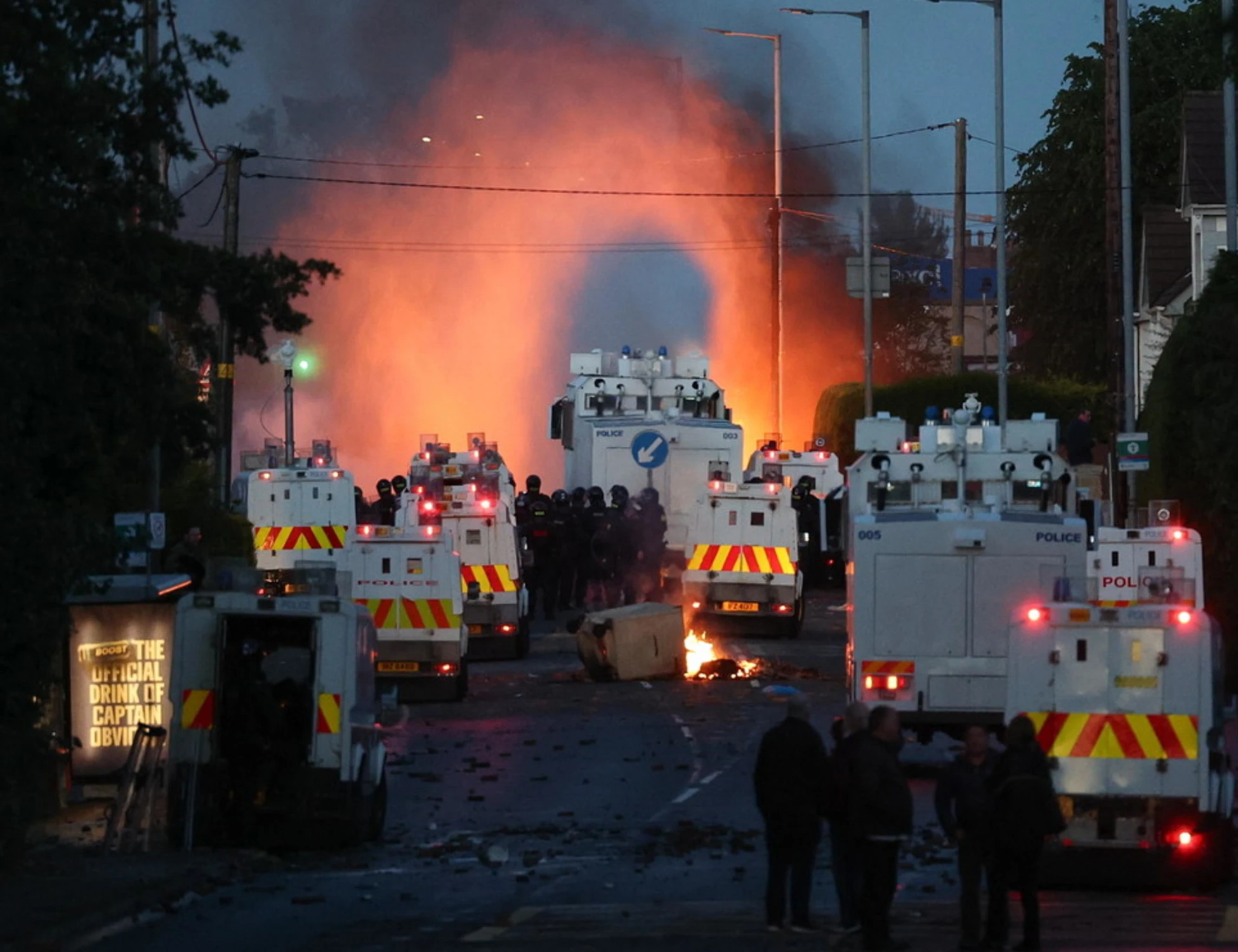 Belfast, delirio rosso: il Pd incolpa Instagram per gli scontri