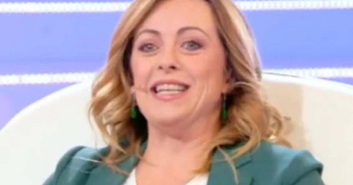 Giorgia Meloni e la battuta sugli occhiali di Matteo Salvini: "Color pancia di cane che scappa"