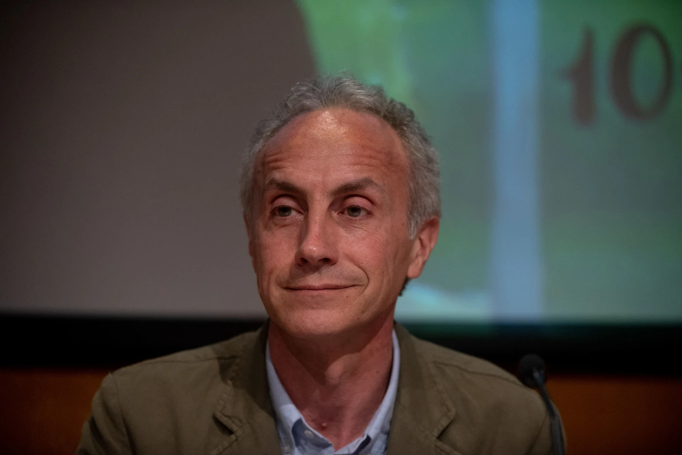 Marco Travaglio, badilata prima di Porta a porta: "Matteo Renzi fa il Salvini senza avere i suoi numeri"