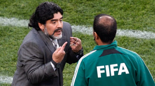 Diego Maradona nella sua nuova veste elegante
