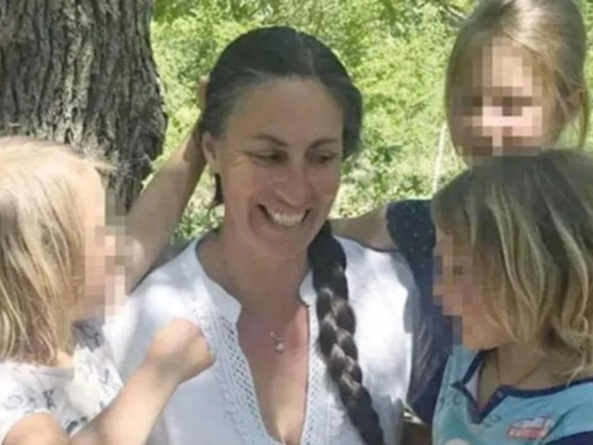 Famiglia nel bosco, vogliono umiliare la madre: stop alle videochiamate?