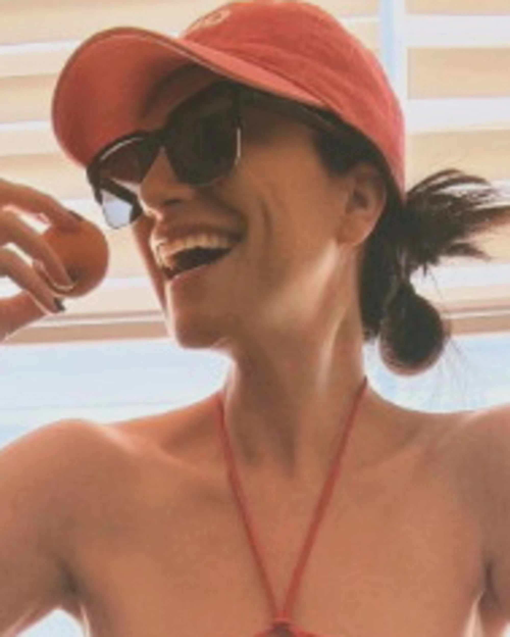 Laura Pausini, una clamorosa foto in bikini: i fan impazziscono