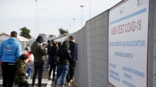 Bollettino 18 aprile, risalgono i ricoveri dopo sei giorni: tutte le cifre. E la Ue attacca l'Italia: "Caos sui contagi"