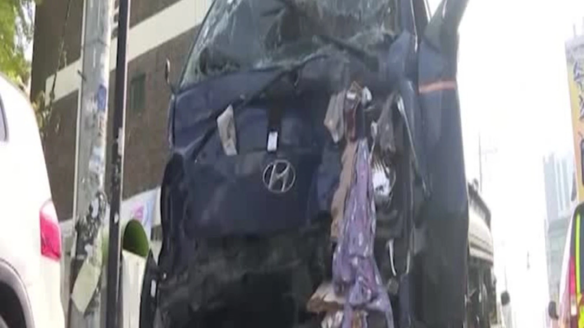 Corea del Sud, un camion travolge la folla in un mercato