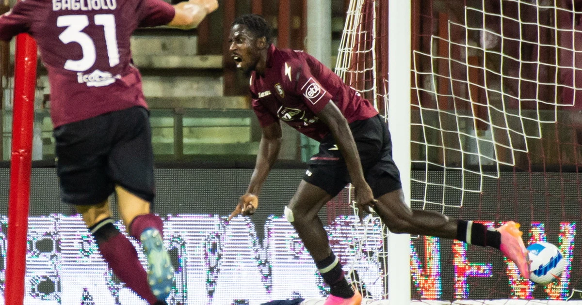 Serie A, la Salernitana sotto di due gol all'Arechi recupera e conquista il primo punto in campionato