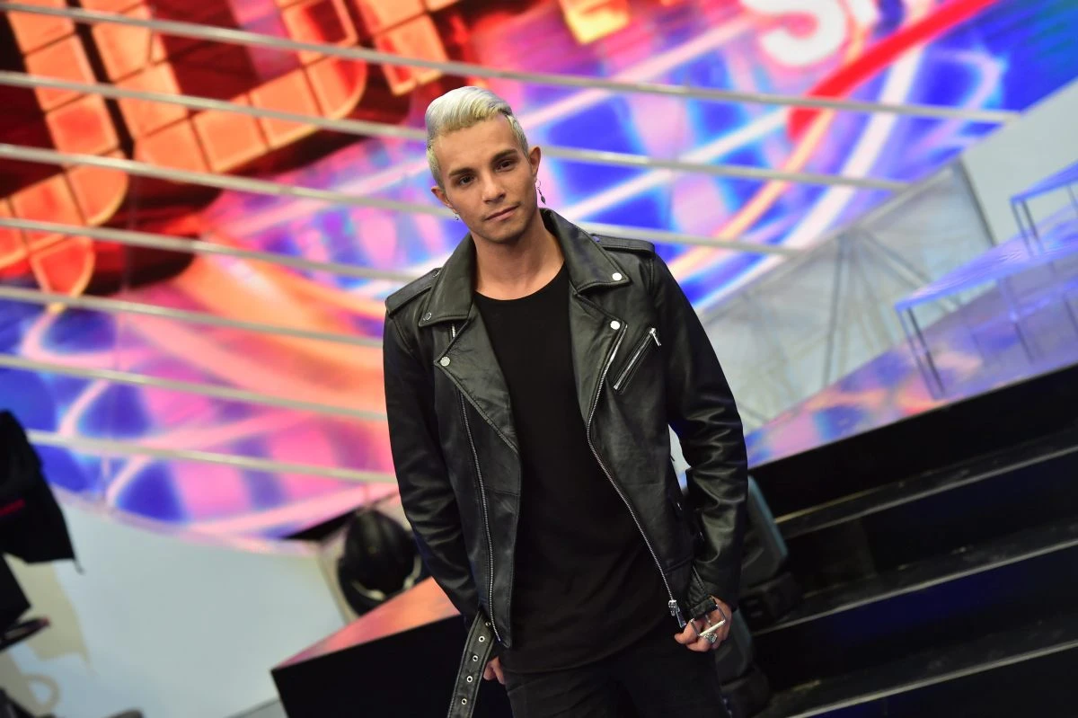 FURTO DI MAGLIETTE, ARRESTATO IL CANTANTE MARCO CARTA