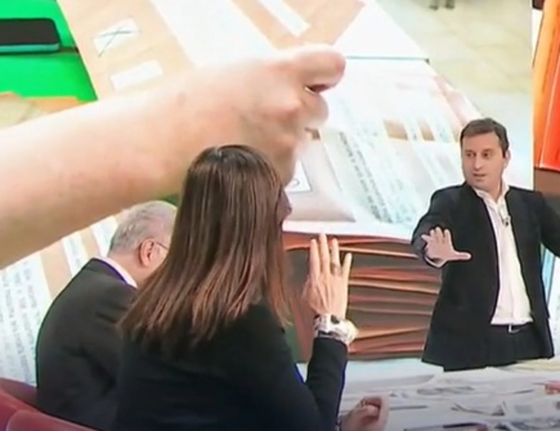 L'aria che tira, Laura Boldrini sconvolta in diretta: "Ma risponde?"