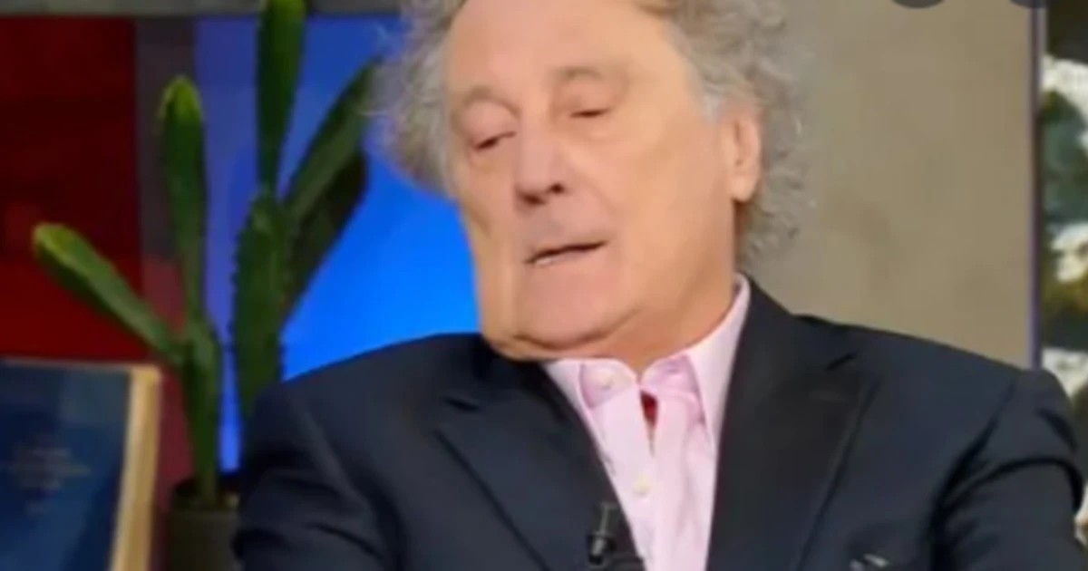 Oggi è un altro giorno, Enzo Iacchetti in lacrime: "Mia madre? L'ho sempre cercata, ma..."