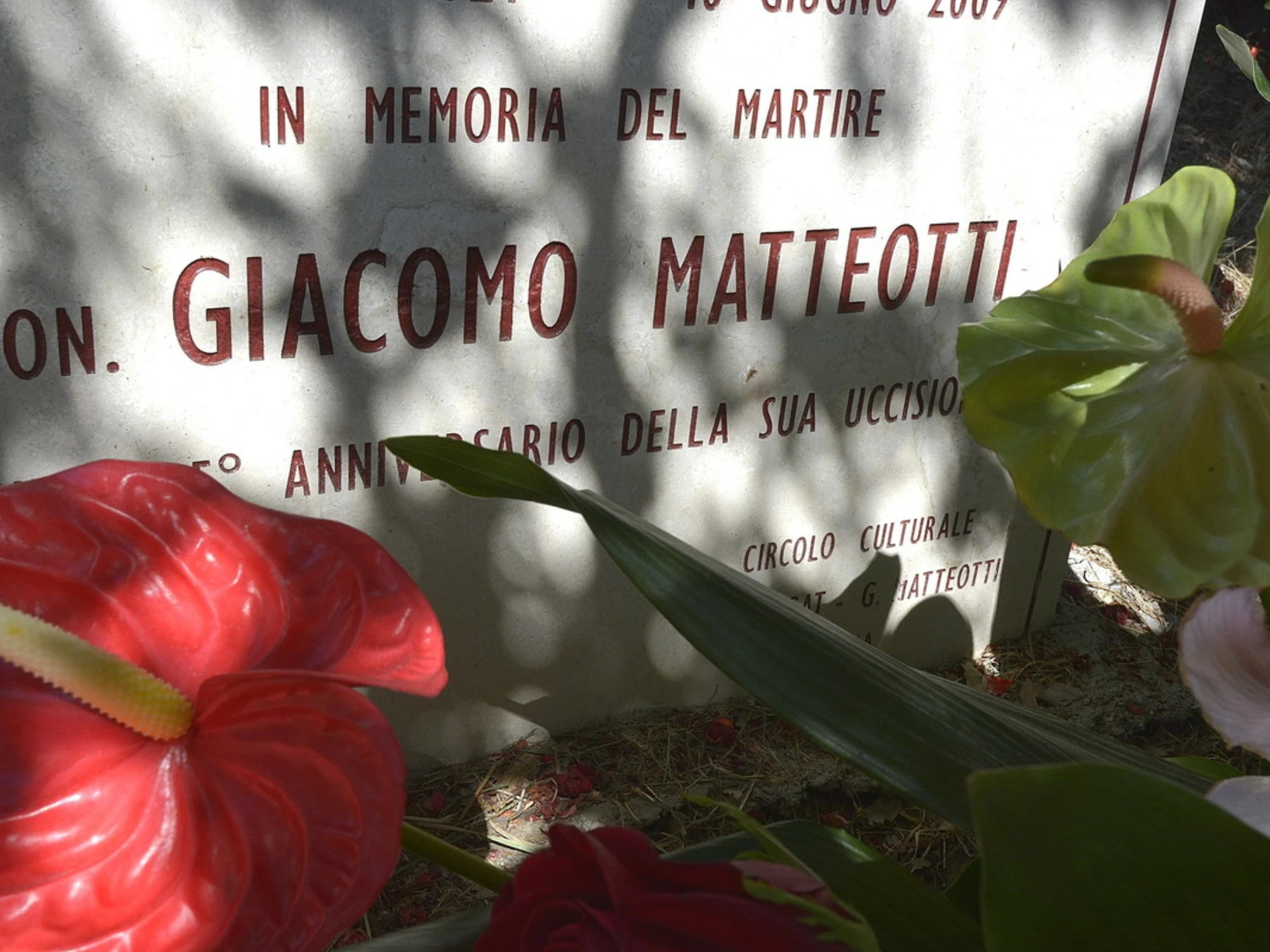 Roma, danneggiata la lapide del monumento di Giacomo Matteotti