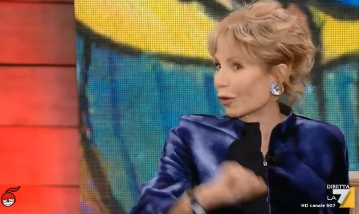 Lilli Gruber fulmina Giovanni Floris: "Lo vorrei chiedere a te, perché". Cala il gelo a DiMartedì