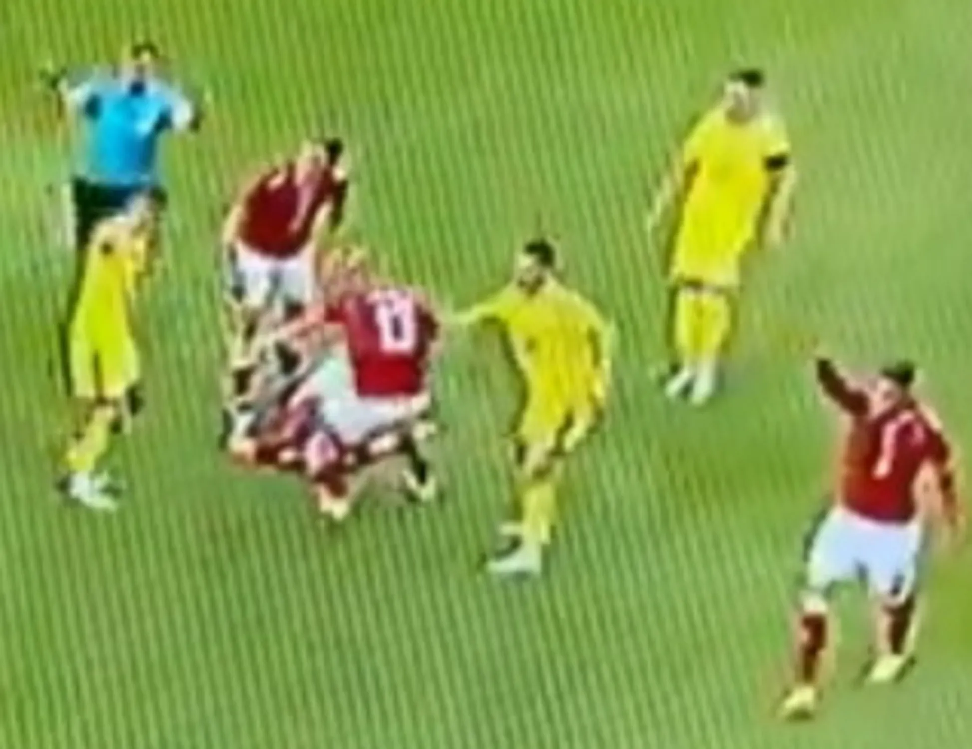 Leggi l'articolo: Si tocca il petto e si accascia, malore in campo per Eriksen. Partita sospesa, come sta